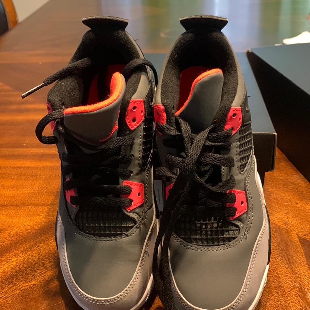 Jordan 4 RETRO (PS) Dark Gray / Infrared 23-Black. Size 1.5 YOUTH